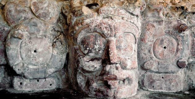 large Mascarones de estuco