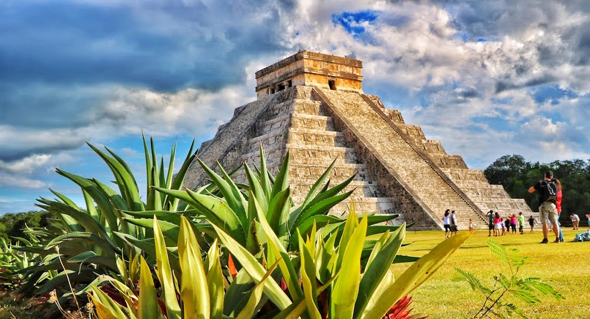 Chichen Itza pyramid, Yucatan