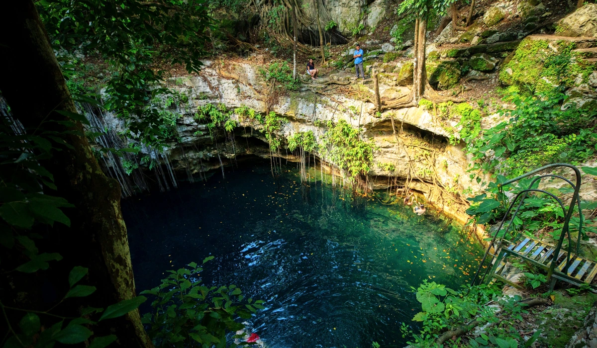 cenote lolha, yaxunah, yucatan